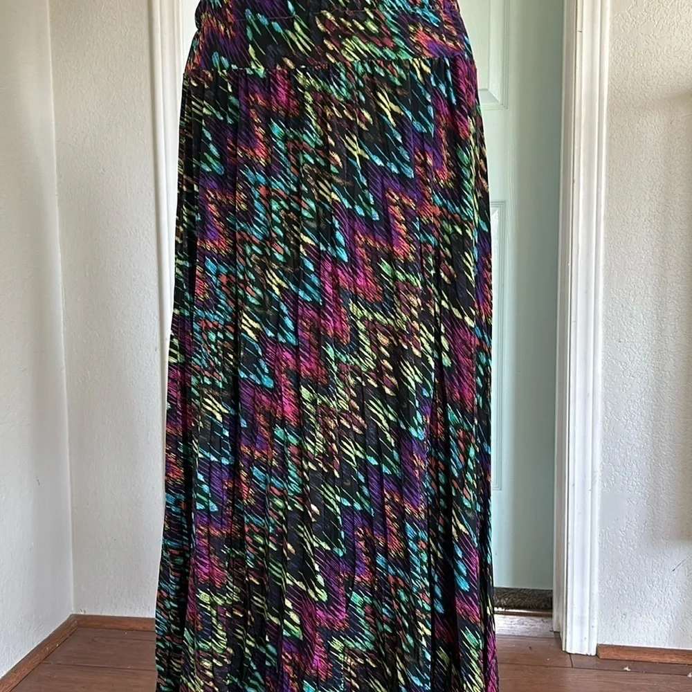 Beautiful Allison Taylor pleated skirt